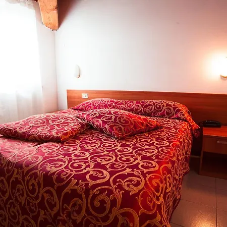 Hotel Aurora 2*